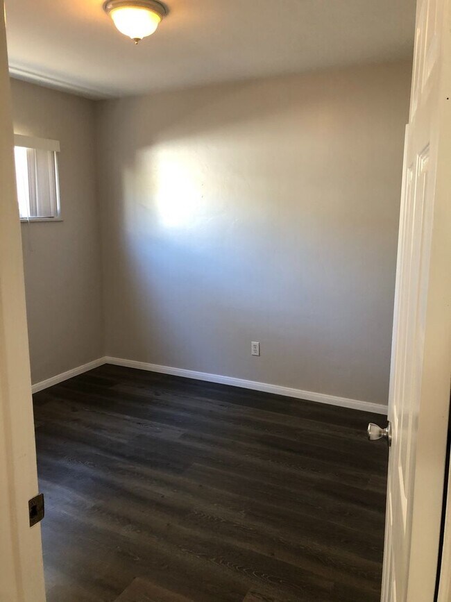 Building Photo - COMING SOON--3 bedroom 1 bath apartment walking distance to USD campus