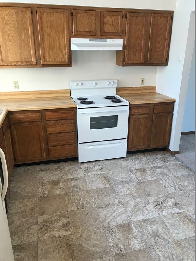 Building Photo - 2803-2811 Scarlet Oak Dr