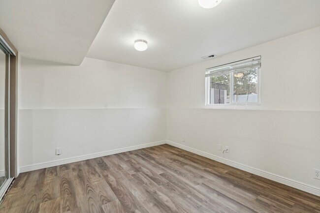 Building Photo - 819 W 2300 N