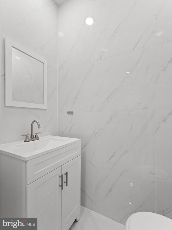 Building Photo - 9 N Front St