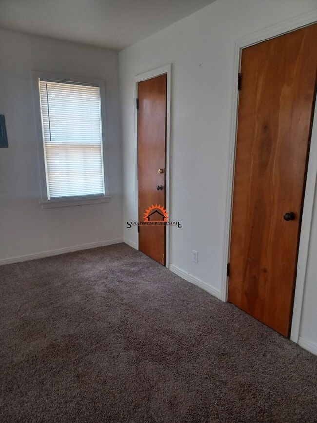 Building Photo - Cute 2 bedroom 1 bathroom home.