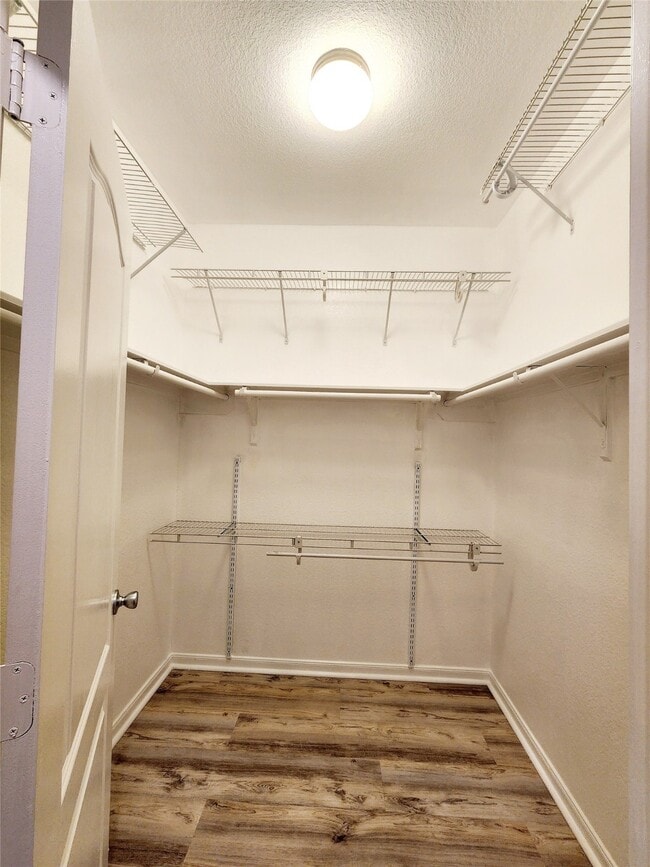 Building Photo - 2606 Oakwood Blf Trl