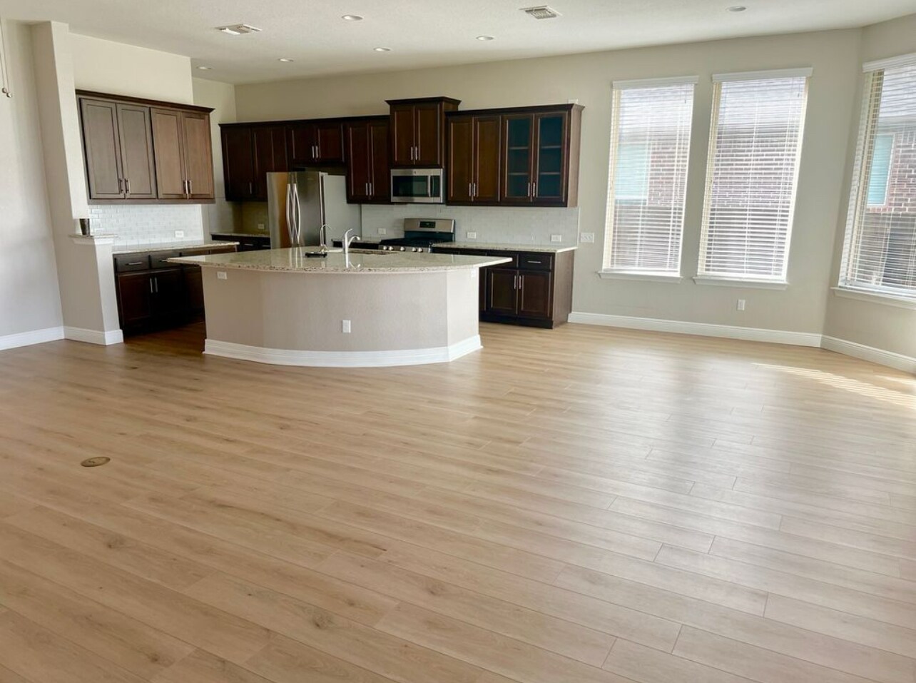 Building Photo - 456 Betony Loop