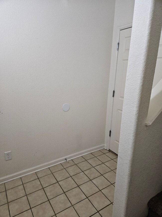 Building Photo - Amazing price amazing location 2 bdrm Cond...