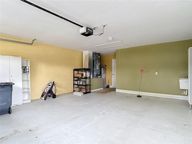 Building Photo - 7611 Helen White Ln