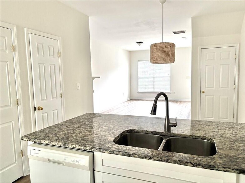 Building Photo - 1581 Cove Creek Cir