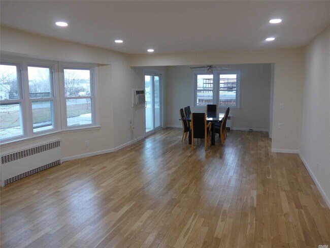 Building Photo - 530 W Park Ave