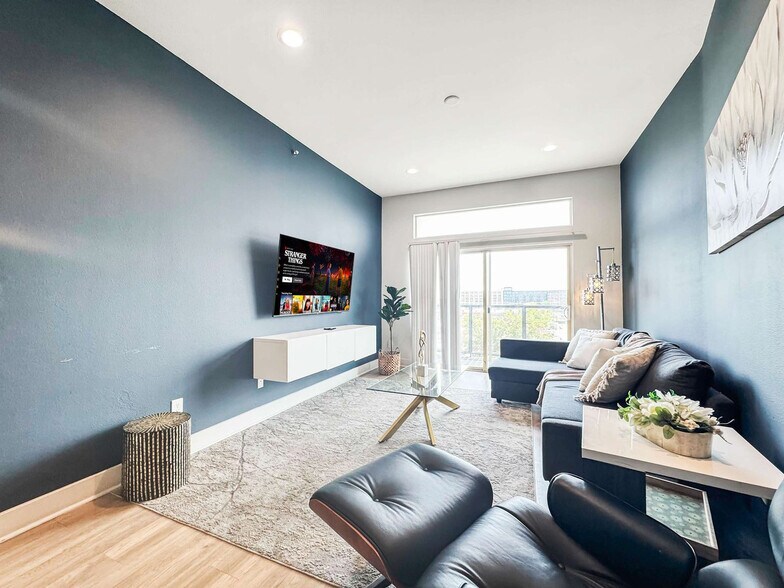 Primary Photo - 2916 Indiana St