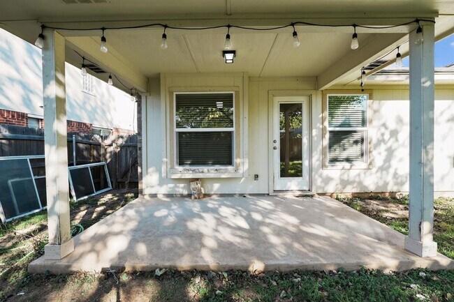 Building Photo - 1502 McDowell Bend