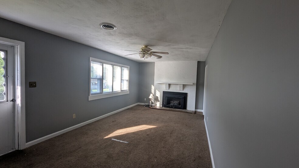 Living room - 2208 Osborne St