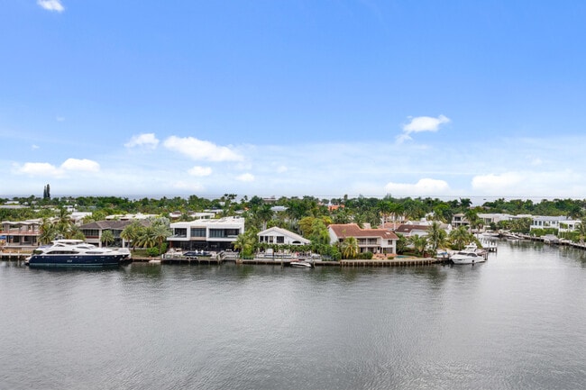 Building Photo - 20201 E Country Club Dr