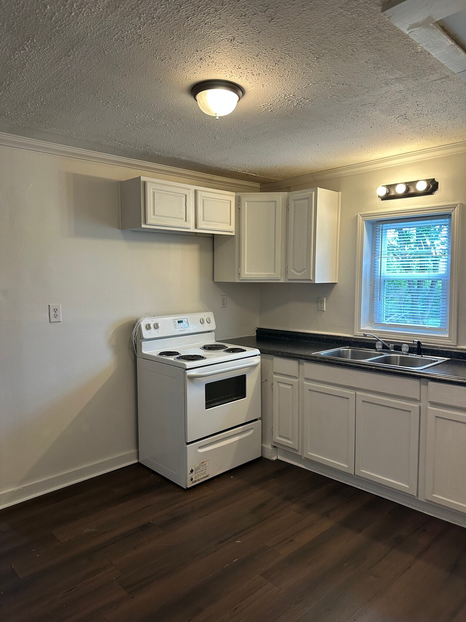 Building Photo - 4499 Hickory Nut Ridge Rd