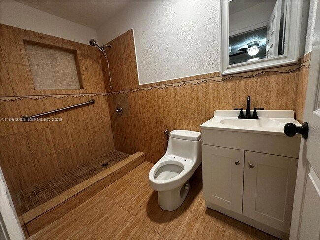 Building Photo - 350 W 34th St