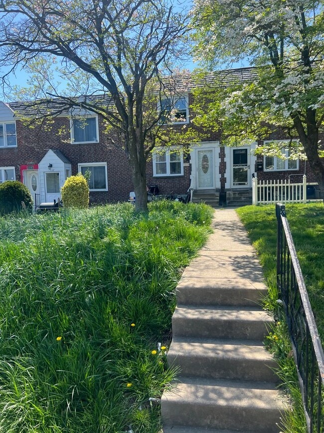 Building Photo - Charming Modern 3 Bedroom w/ Washer & Dryer & Optional 4th Bedroom in Basement | Overbrook