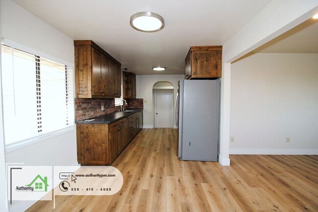 Building Photo - 19250 Hill St