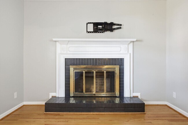 Building Photo - Modern Updates in this Classic 3bedroom/2.5 Bath Home in Erwin
