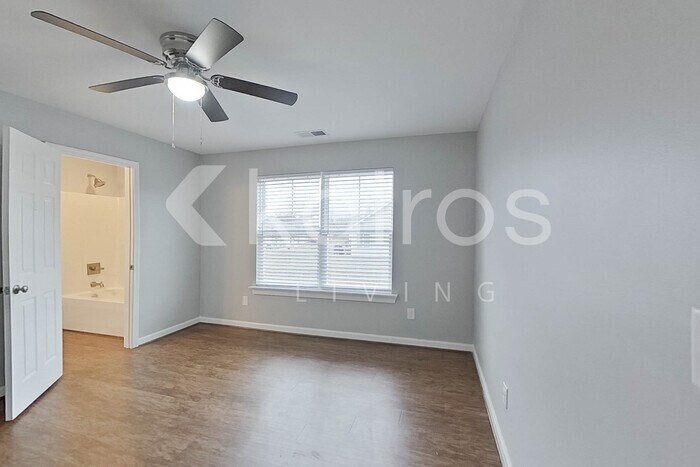 Building Photo - 922 12th Ln