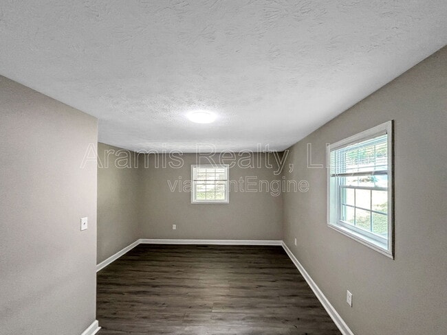 Building Photo - 4620 Sequoia Cir