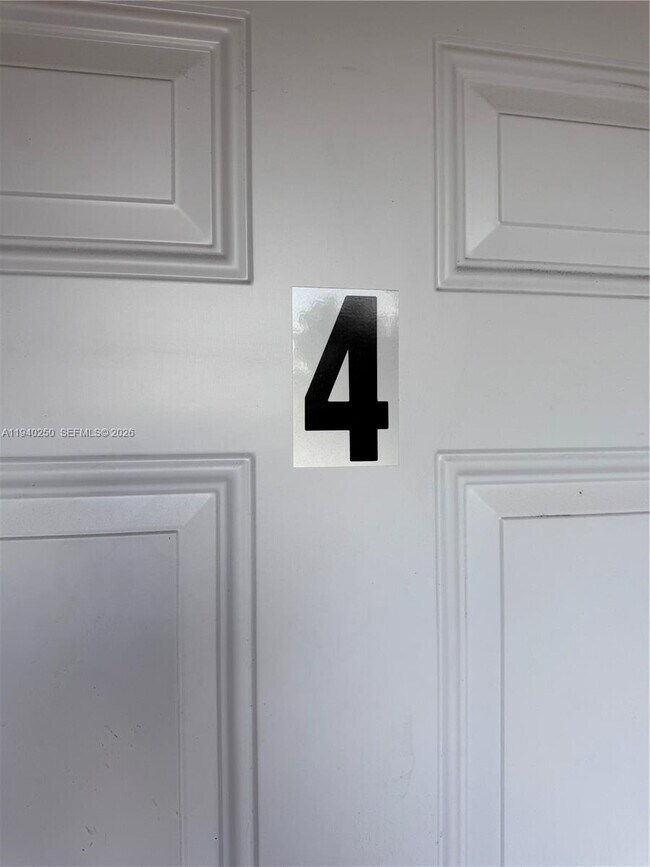 Building Photo - 14140 NE 2nd Ct