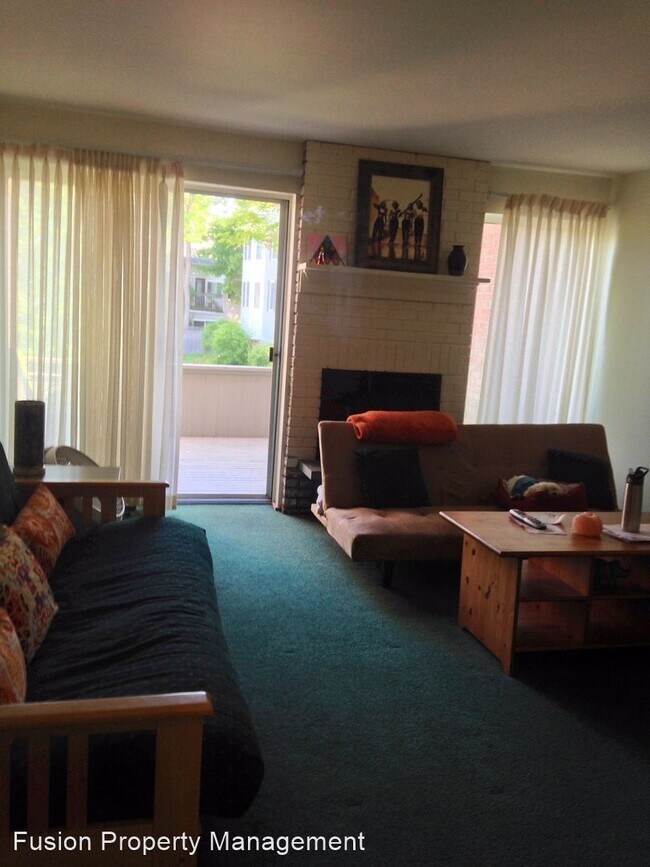 Building Photo - 4 br, 2.5 bath House - 388 College St, Unit 1