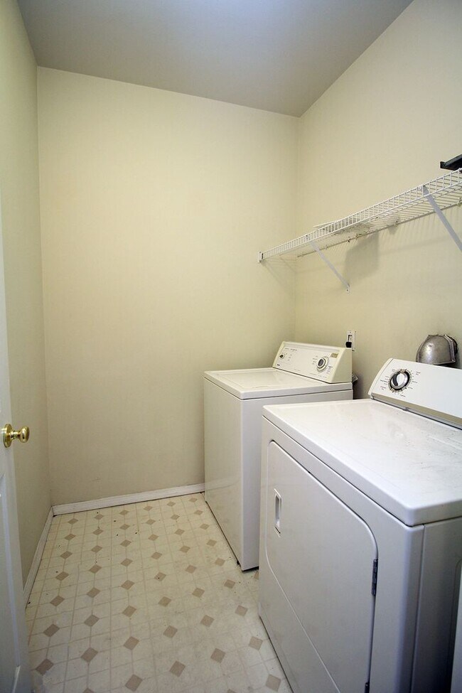 Building Photo - 1180 NE 63rd Way