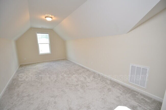 Building Photo - 84 Fairview St