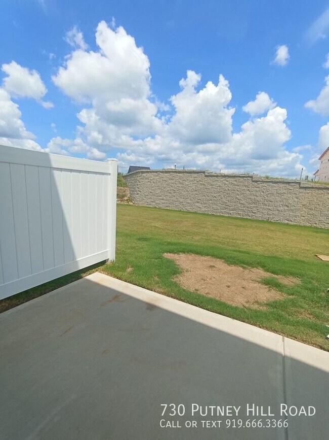 Building Photo - 730 Putney Hl Rd