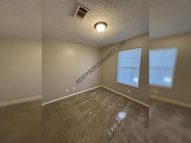 Building Photo - 149 Wildflower Dr