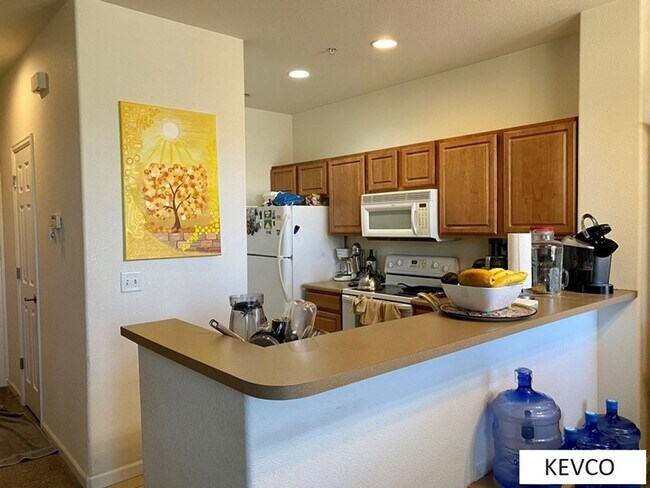 Building Photo - Three Level Townhouse with Attached Two Car Garage!