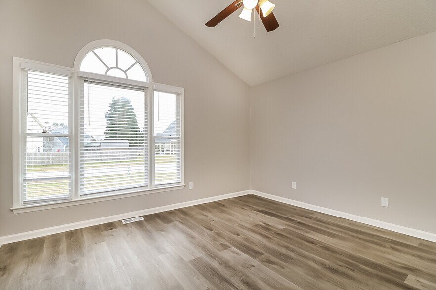 Building Photo - 4 Olde Charles Towne Ct