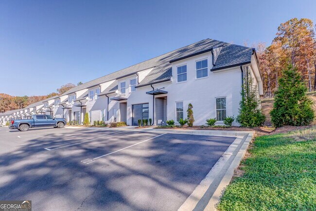 Building Photo - 93 Chateau Dr SE