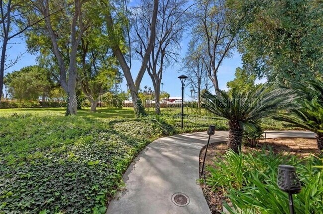 Building Photo - 2764 Tropicana Dr