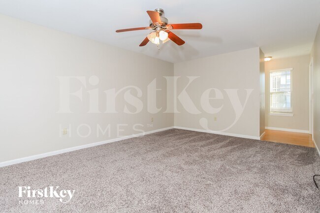 Building Photo - 2724 Parkerridge Dr