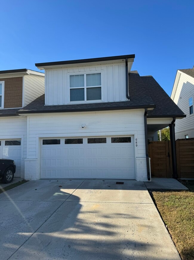 Building Photo - 689 Hickory Industrial Dr