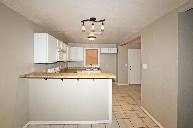 Building Photo - 3905 S Tyler St