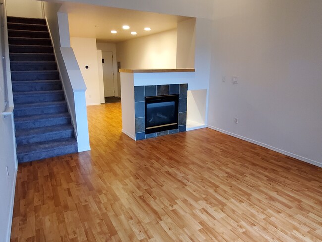 Living Room - Gas Fireplace - 1542 Cherrylane Ave S