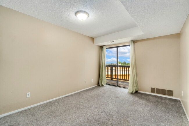 Building Photo - 9662 NW Brentwood Way