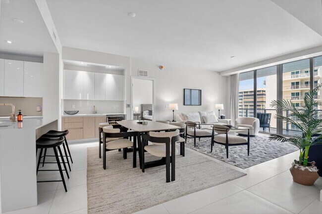 Building Photo - 3100 N Ocean Dr