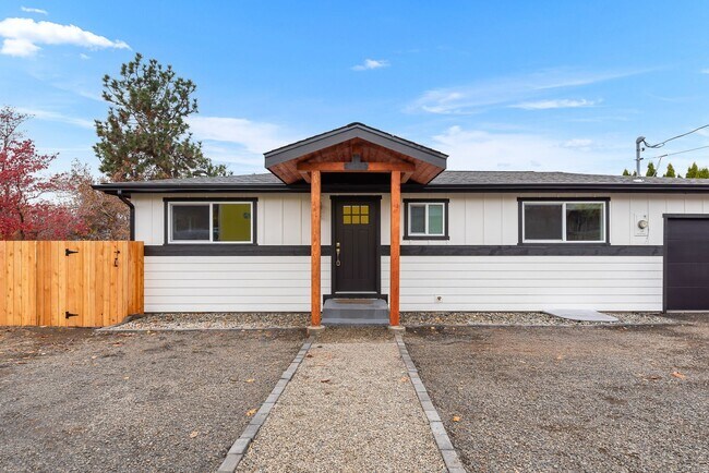 Building Photo - 460 N James Ave