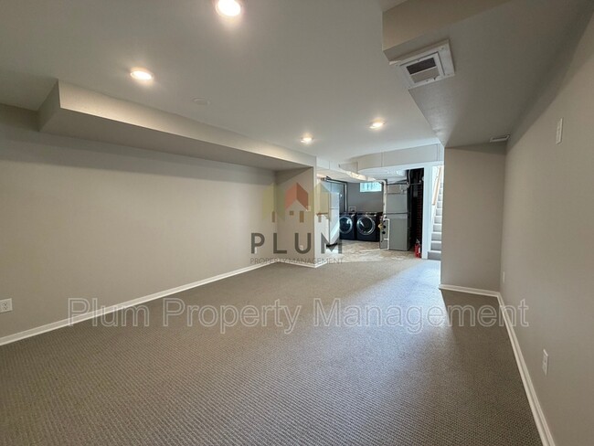 Building Photo - 405 W Central Ave