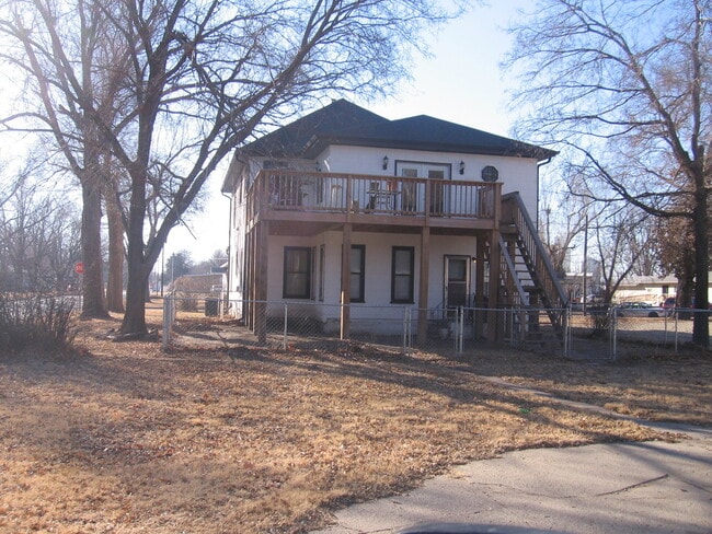 Building Photo - Court St Duplex