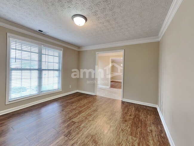 Building Photo - 70 Maxton Ave