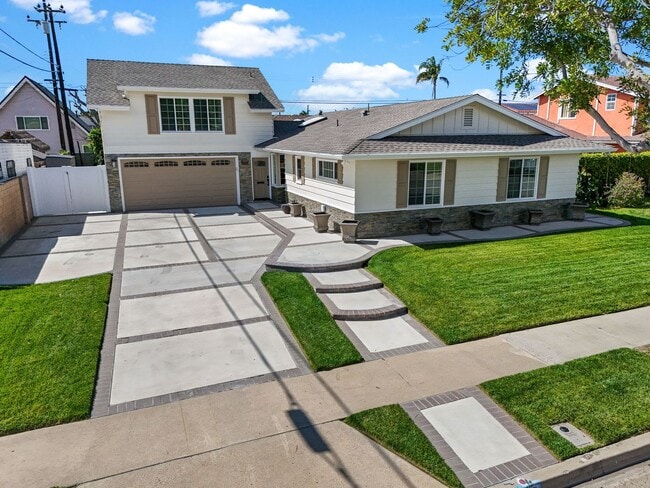 Building Photo - Modern Indoor / Outdoor Living with Resort-Style Yard & Bonus Suite