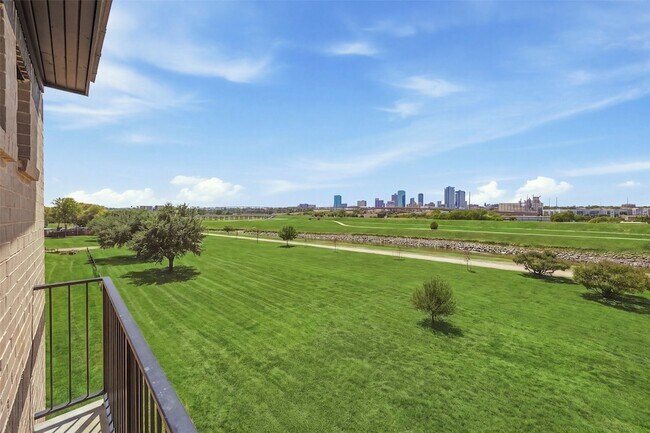 Building Photo - 408 Vista Buena Trl