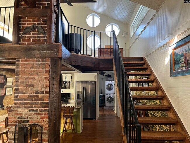 Building Photo - 214 Augusta St