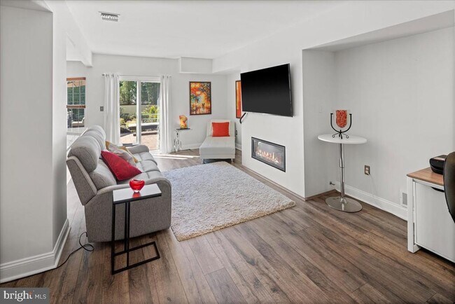 Building Photo - 9 Cromwell Ct