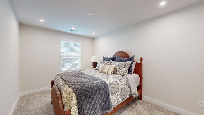 Building Photo - 3 bed, 2.5 bath Townhouse with 2 car garage AVAILABLE Soon  in Mooresville