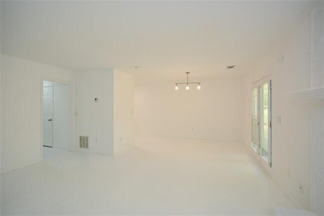 Building Photo - 160 Timber Creek Ln SW