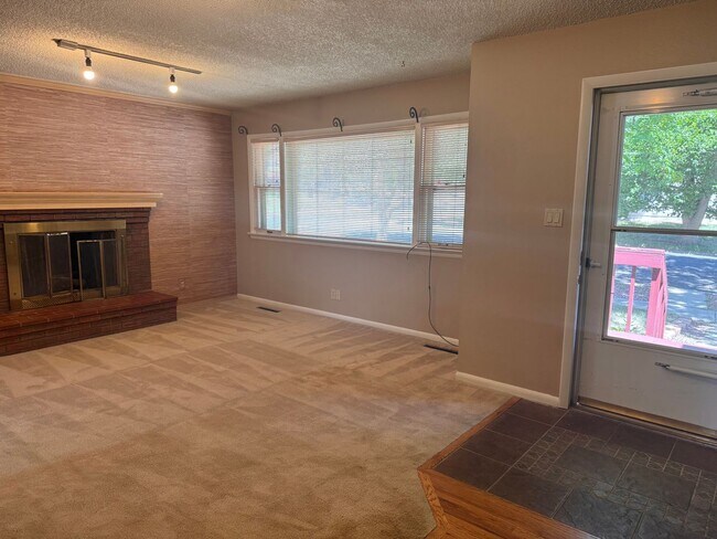 Building Photo - 3131 W Platte Ave