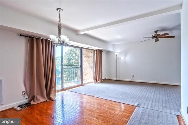 Building Photo - 4414 Island Pl